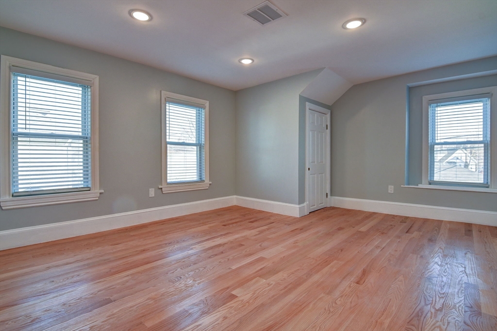97 Narragansett Rd