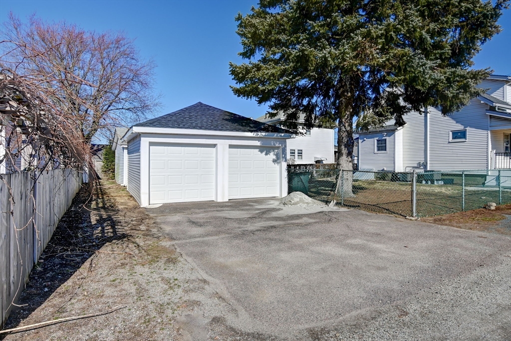 97 Narragansett Rd