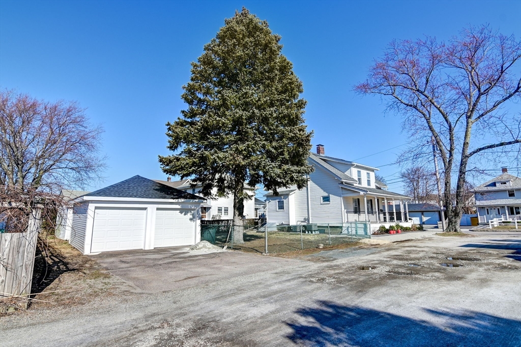 97 Narragansett Rd
