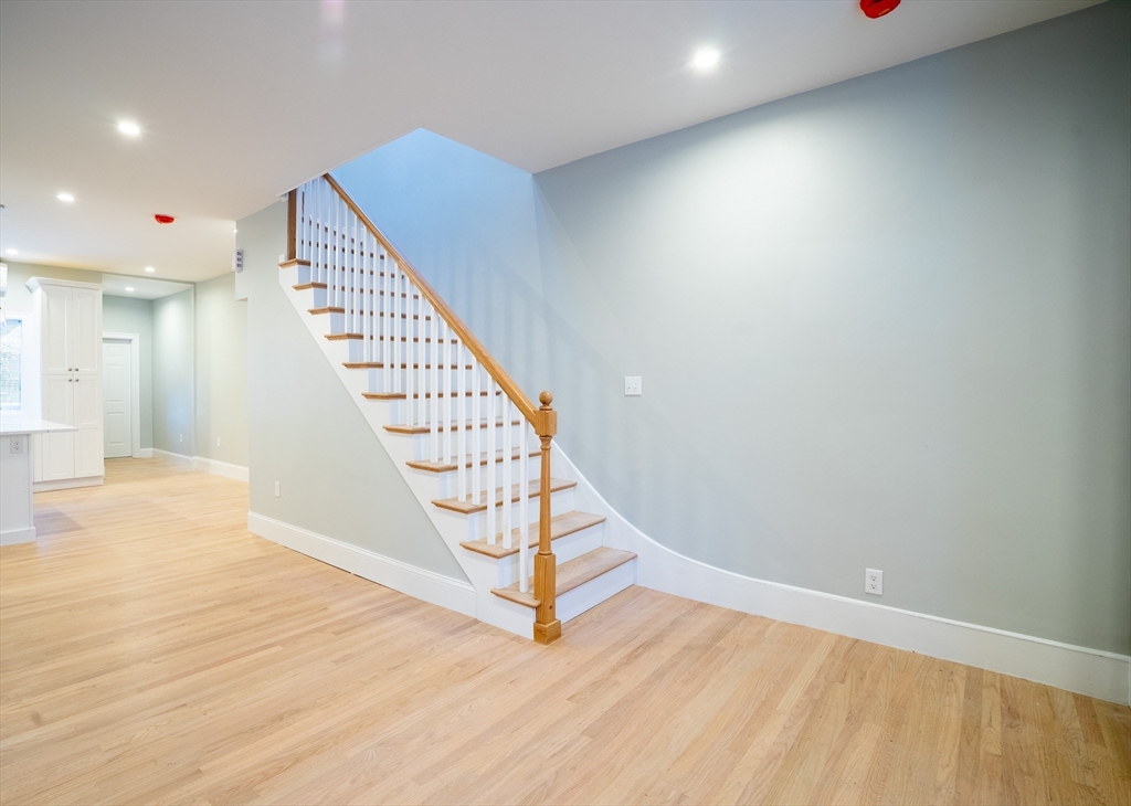 60 6th St