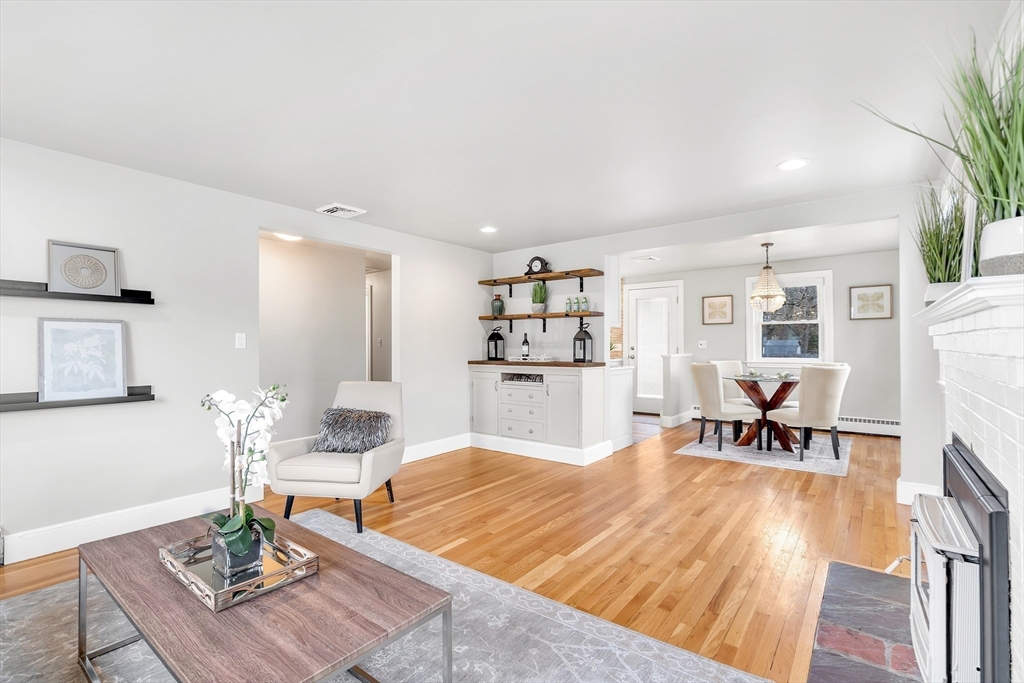560 Bay Road