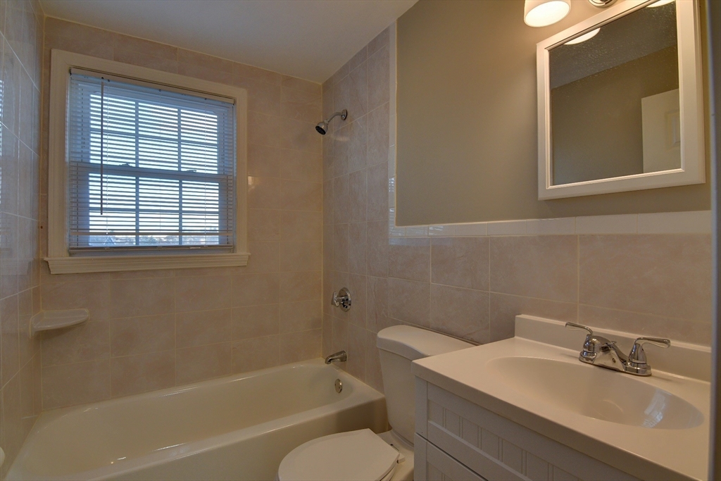 30 Trull St # 4