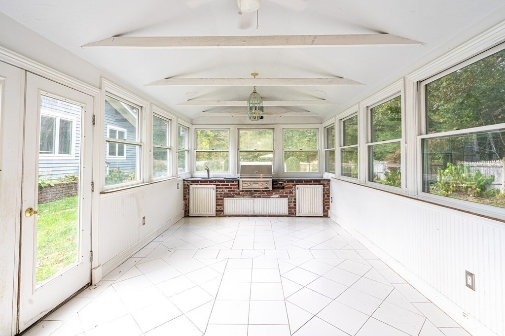 385 Hanover St