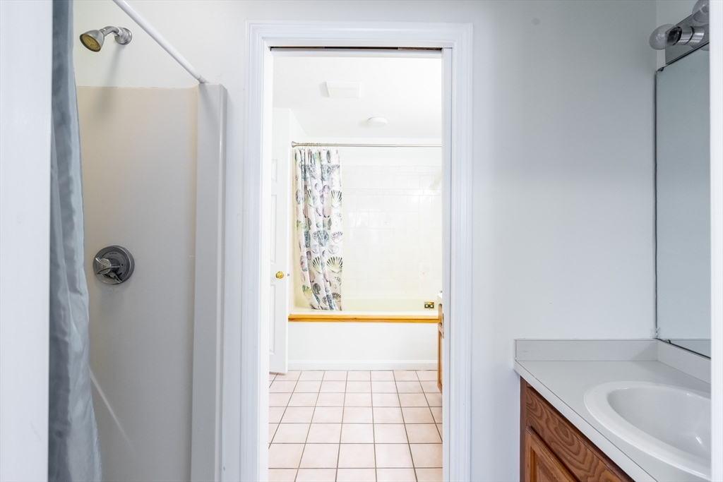 53 S Walnut St # 3