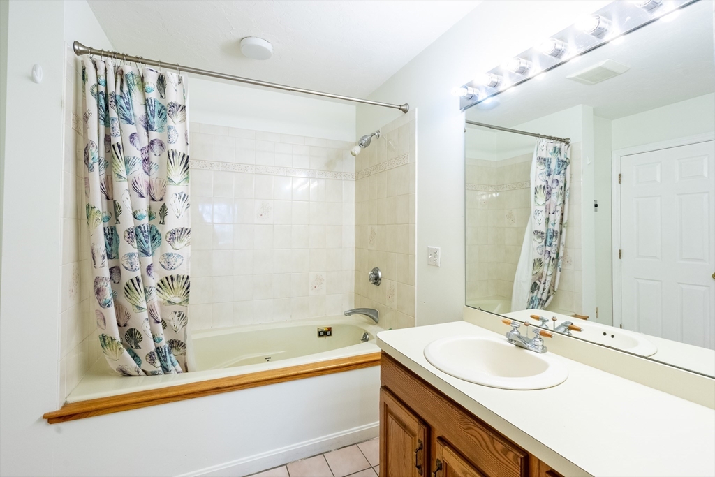 53 S Walnut St # 3
