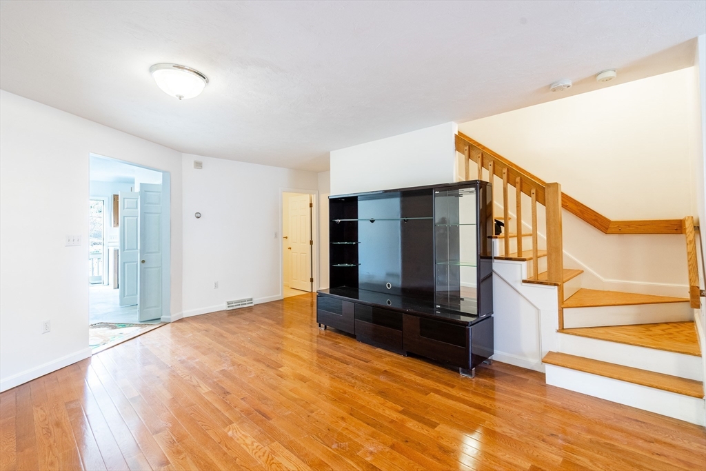 53 S Walnut St # 3