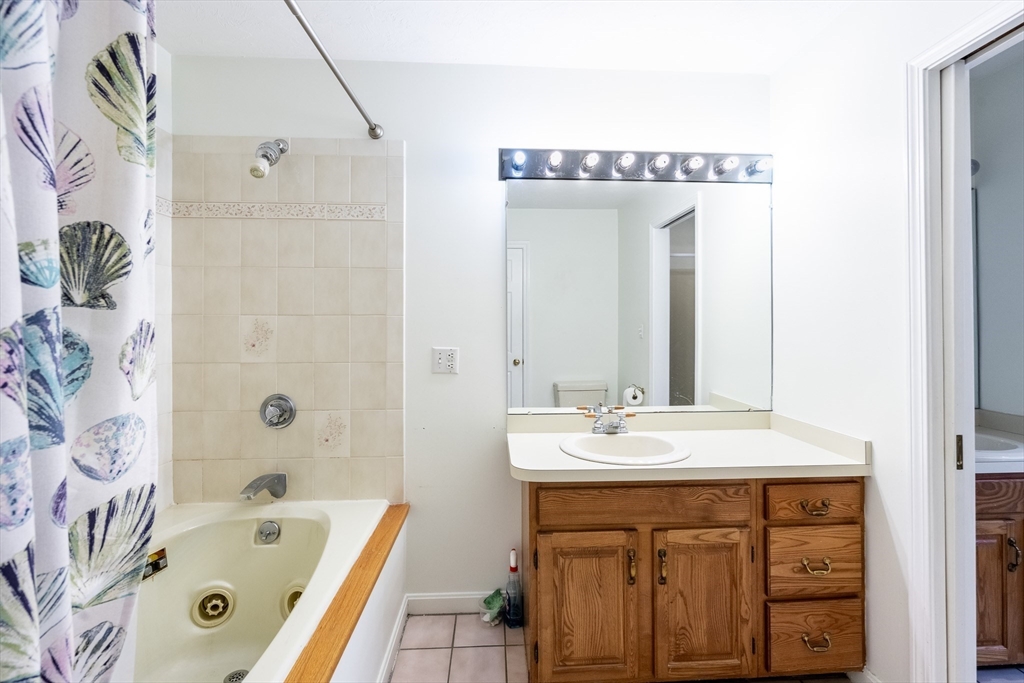 53 S Walnut St # 3
