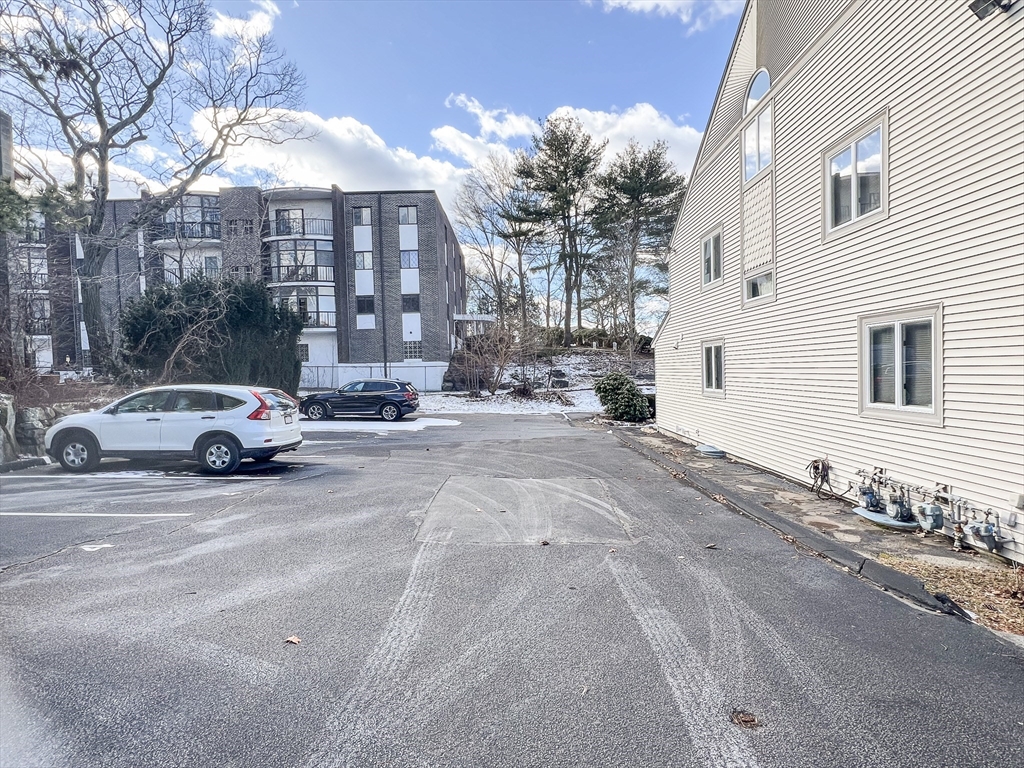 53 S Walnut St # 3