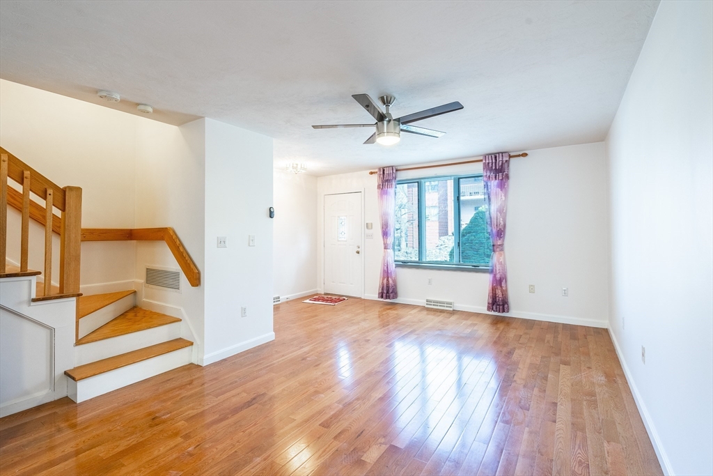 53 S Walnut St # 3