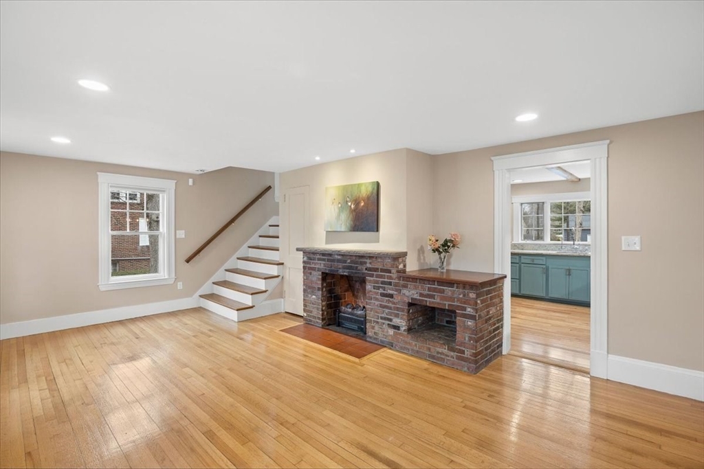 277 Central St