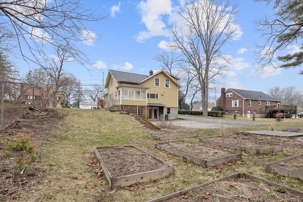 277 Central St