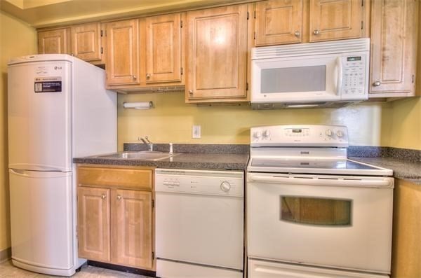 1025 Hancock St # 8C
