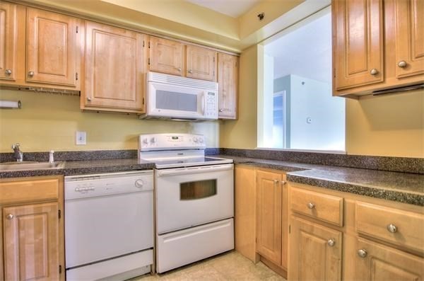1025 Hancock St # 8C