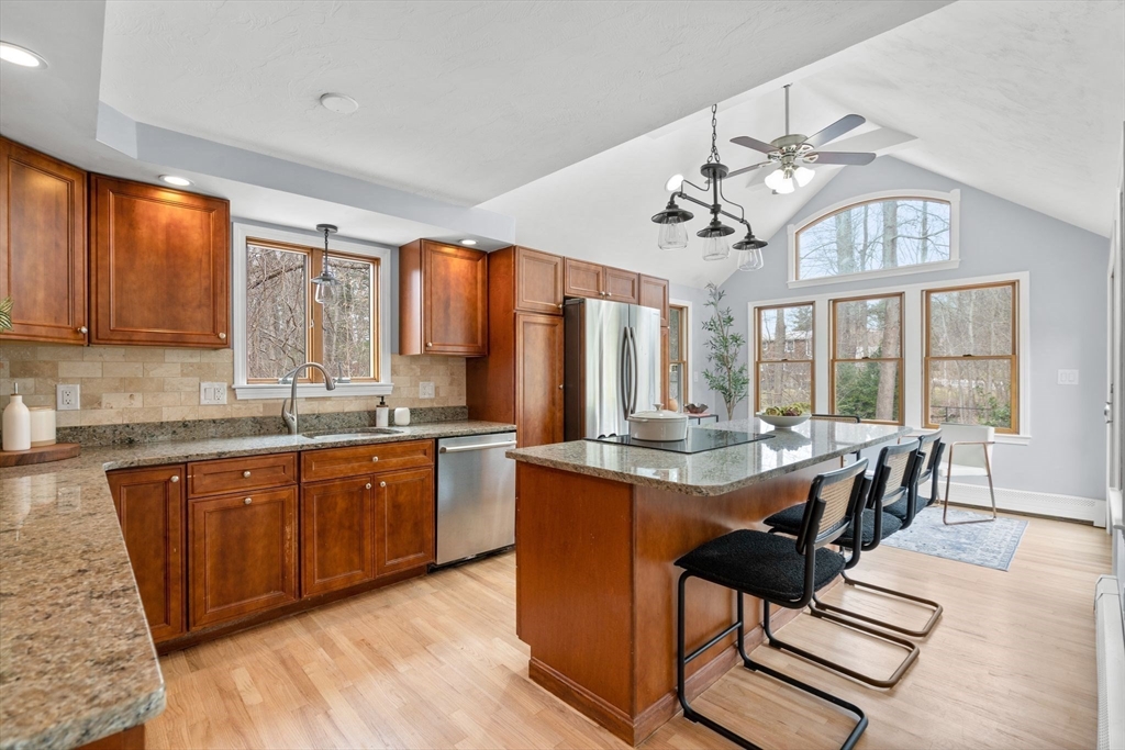 10 Crescent Ave