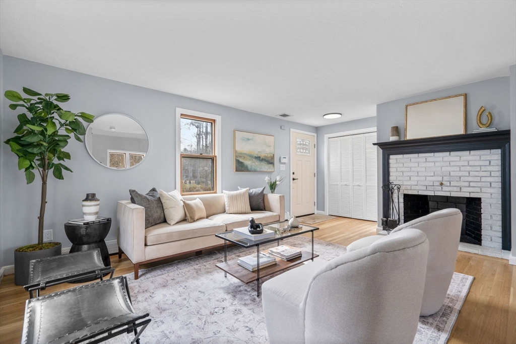 10 Crescent Ave