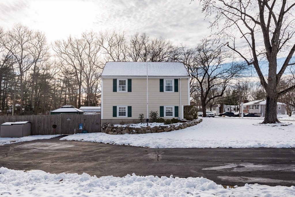 16 Old Coach Rd