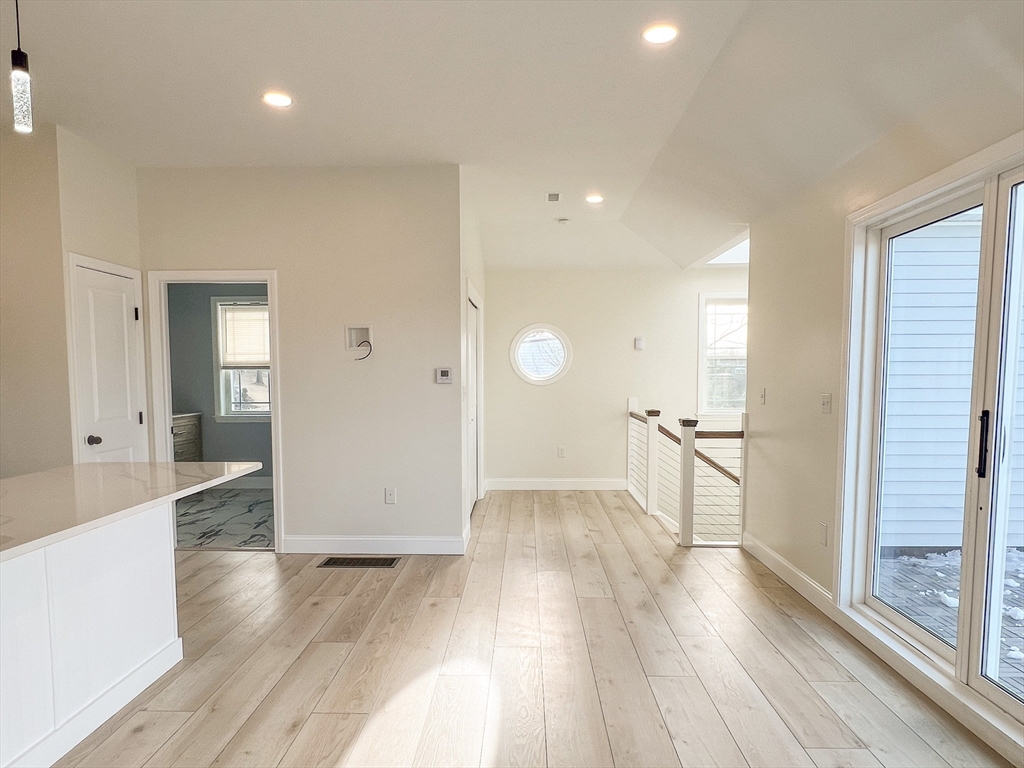 194 Commercial St Unit: SF