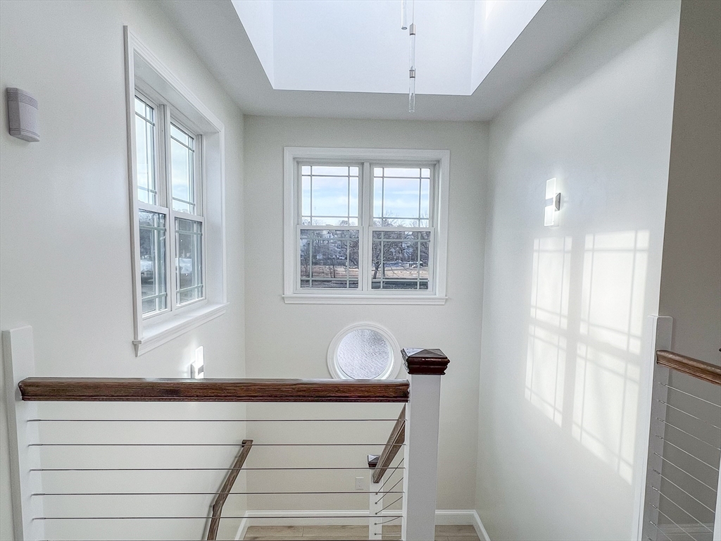 194 Commercial St Unit: SF