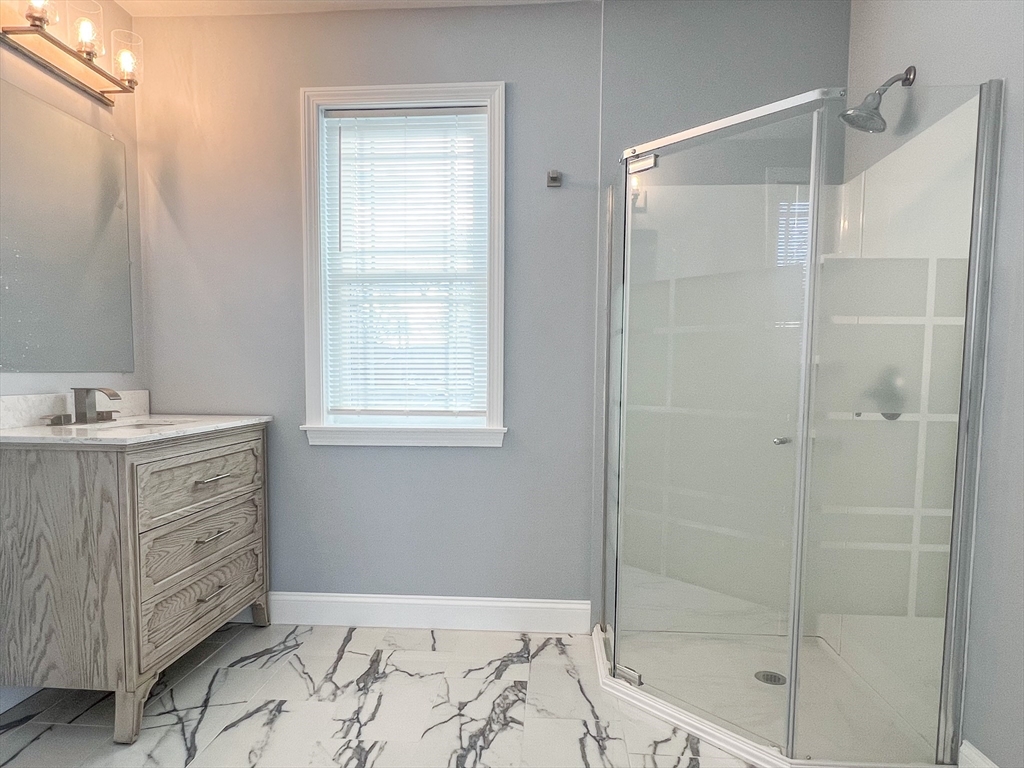 194 Commercial St Unit: SF