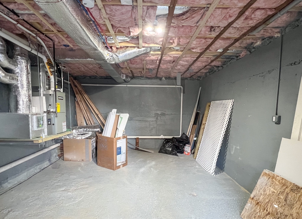 194 Commercial St Unit: SF
