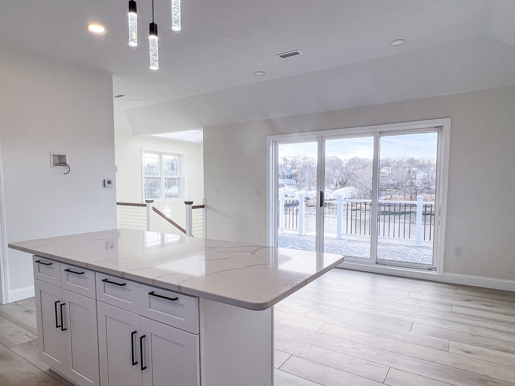194 Commercial St Unit: SF