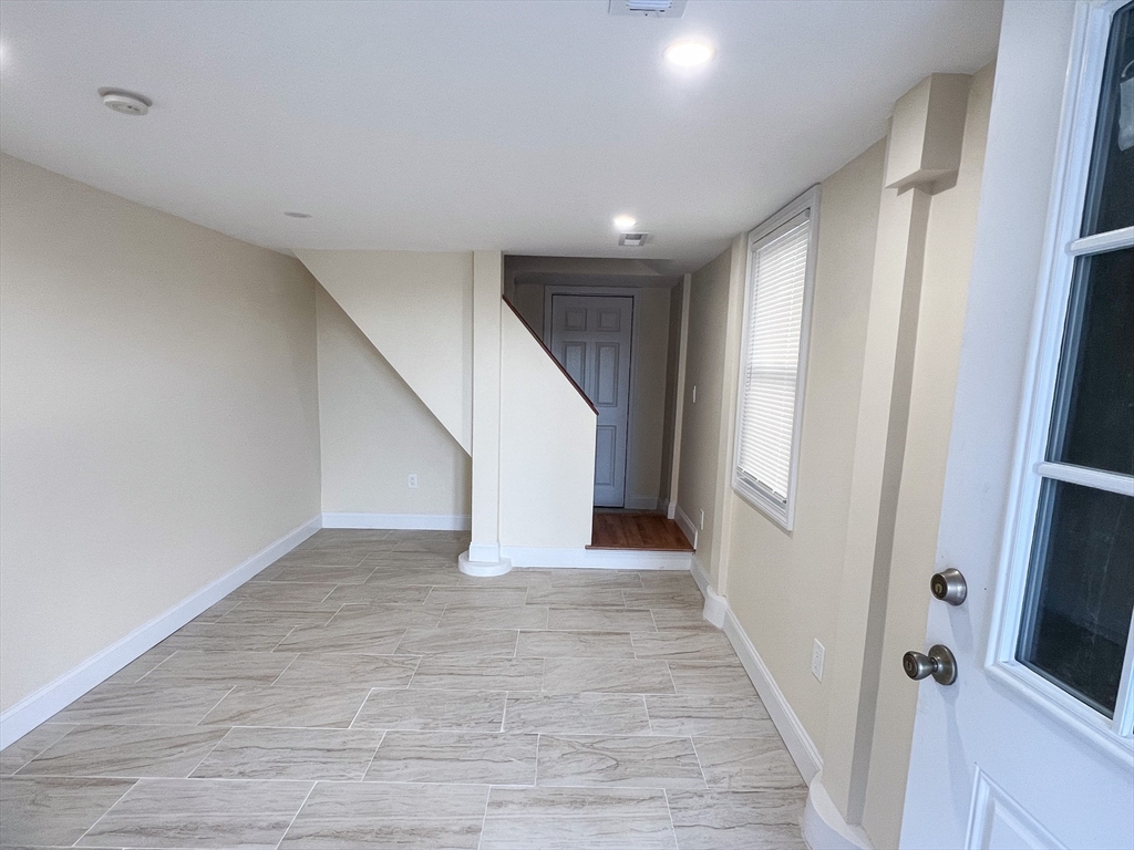 194 Commercial St Unit: SF