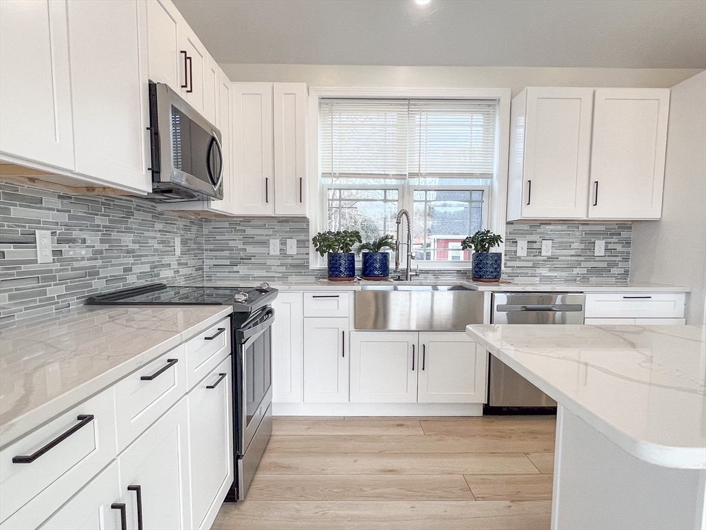 194 Commercial St Unit: SF