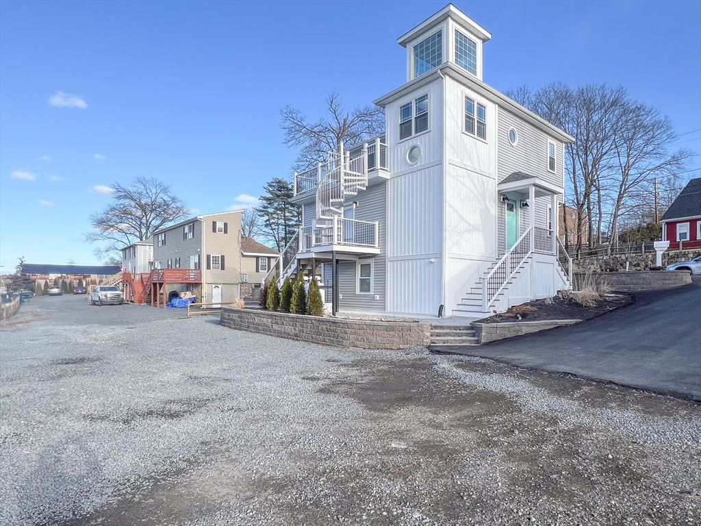 194 Commercial St Unit: SF