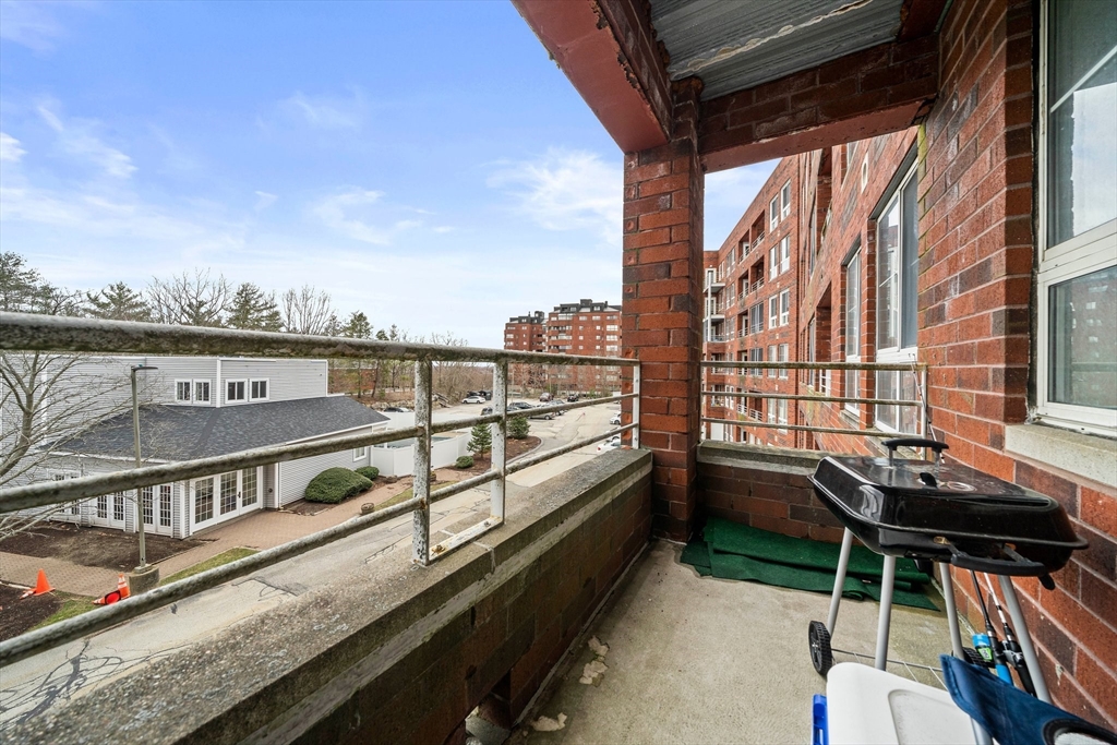 160 Burkhall St # 311