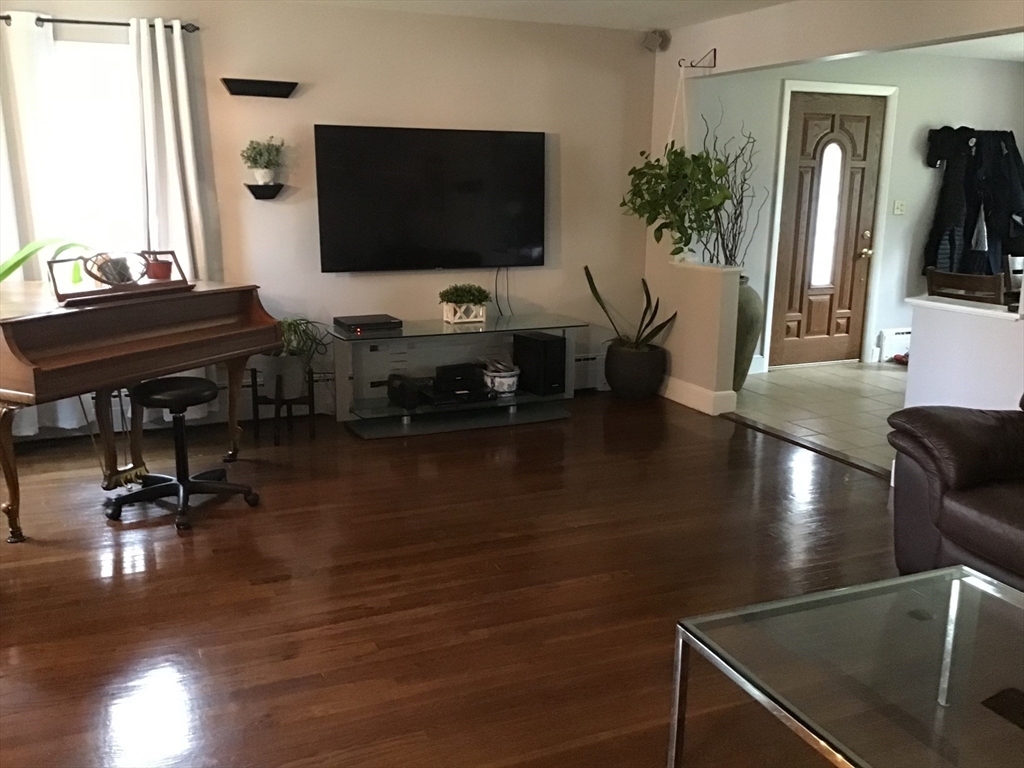 390 High St