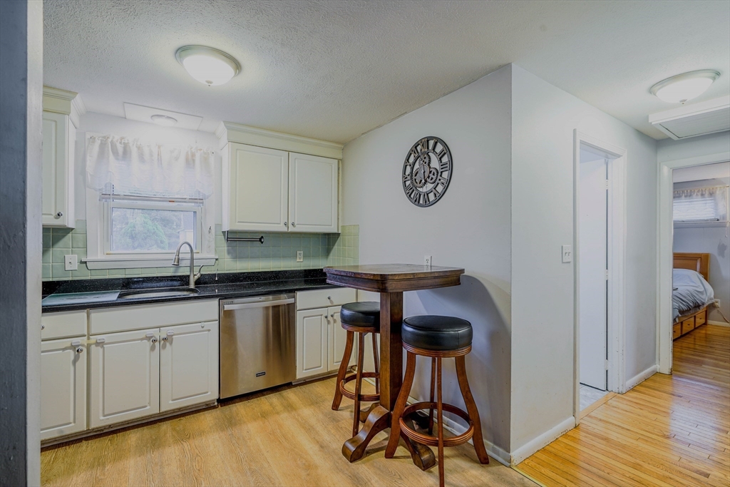 194 Roosevelt Rd