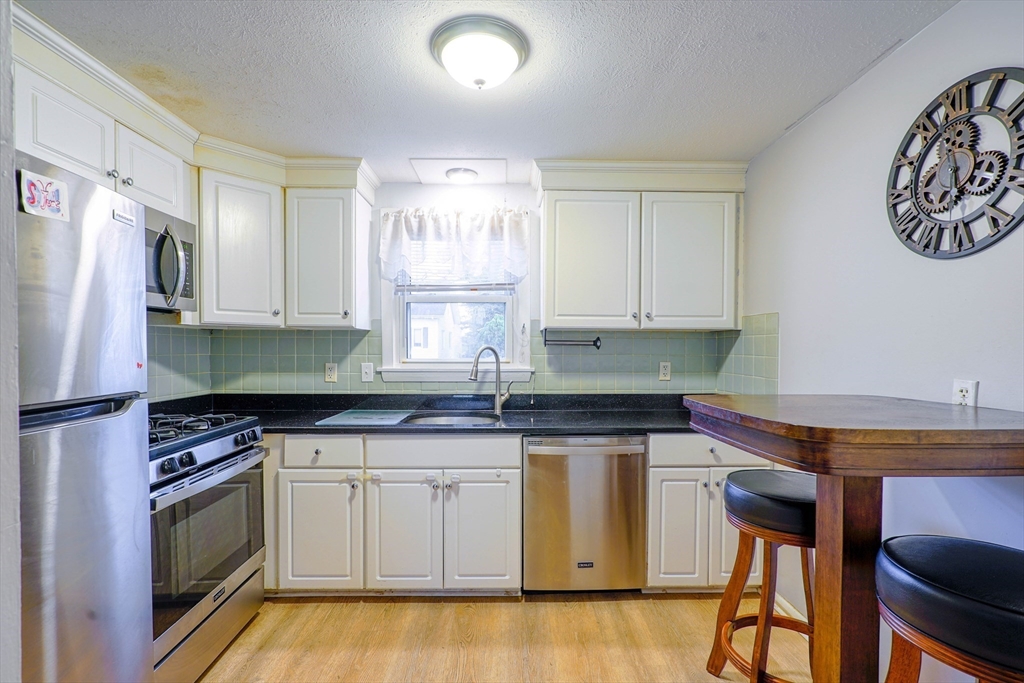 194 Roosevelt Rd