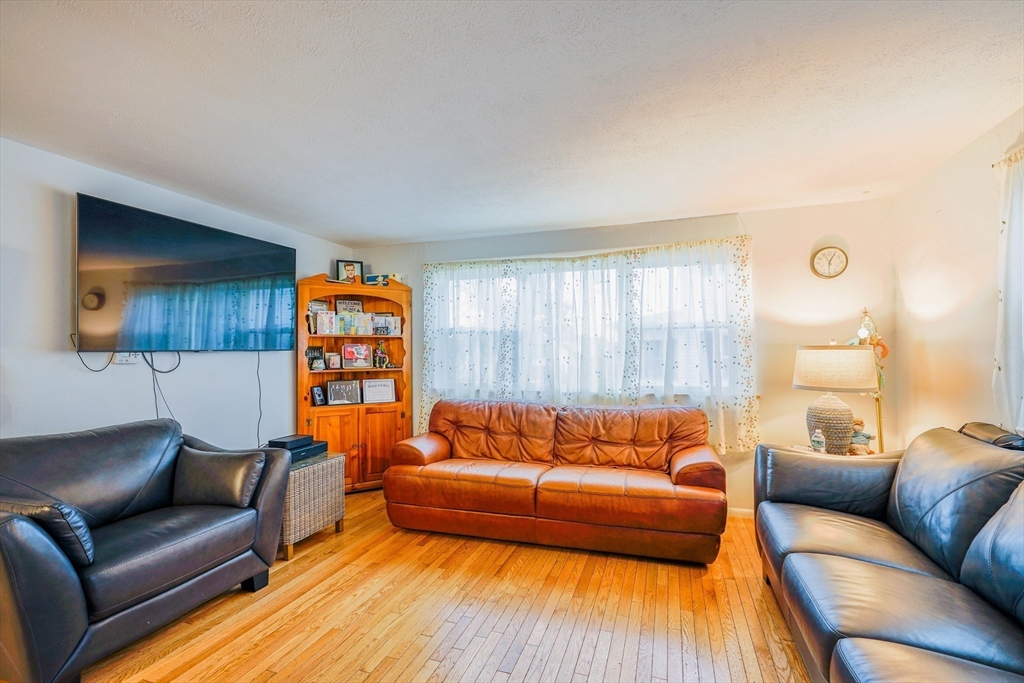 194 Roosevelt Rd