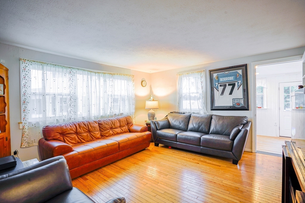 194 Roosevelt Rd