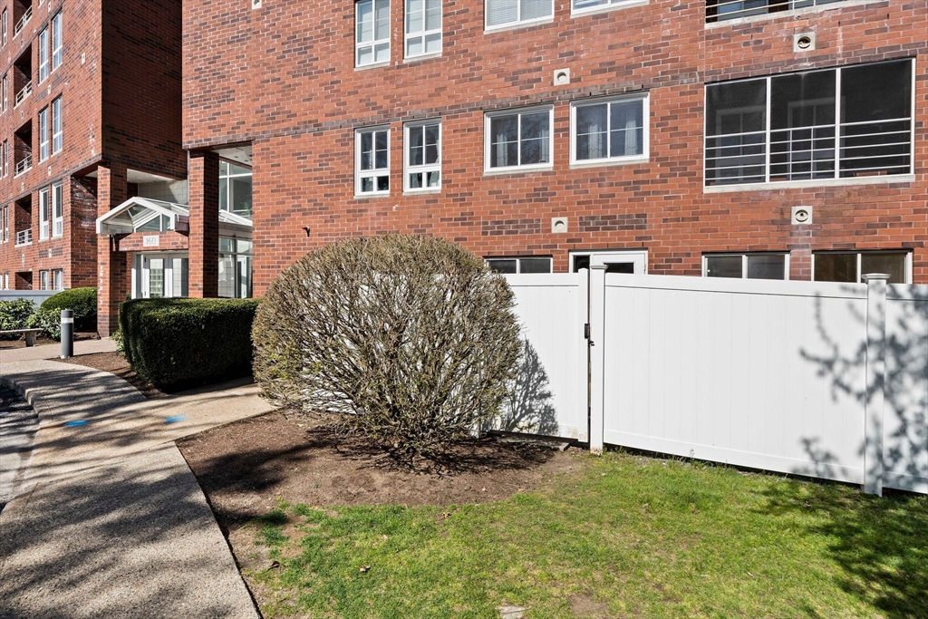160 Burkhall St # 102