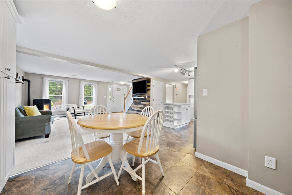 4 Tall Timbers Ln