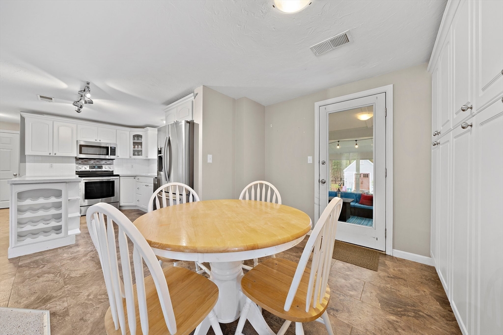 4 Tall Timbers Ln