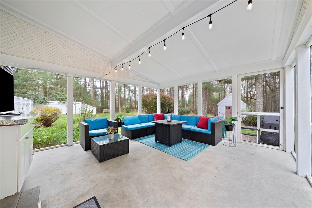 4 Tall Timbers Ln