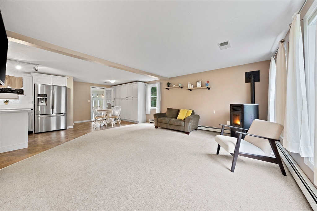 4 Tall Timbers Ln
