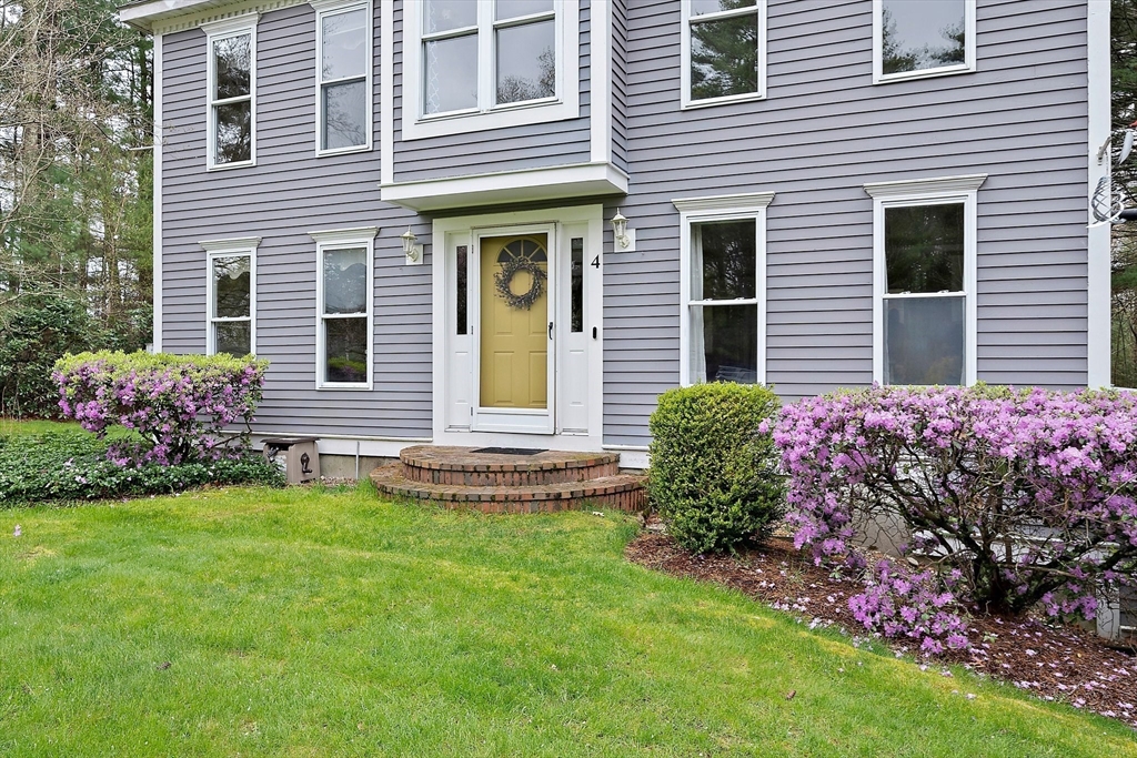 4 Tall Timbers Ln