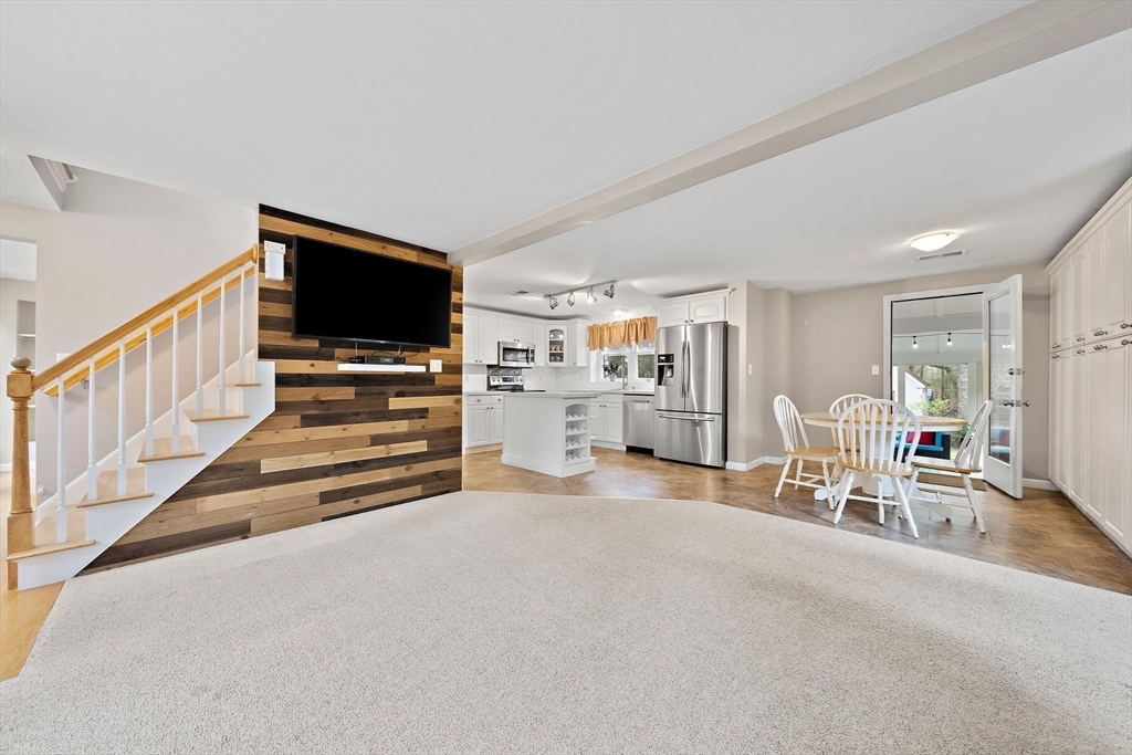 4 Tall Timbers Ln