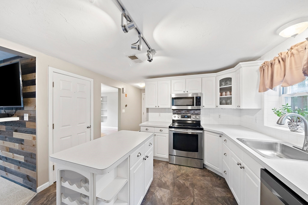 4 Tall Timbers Ln