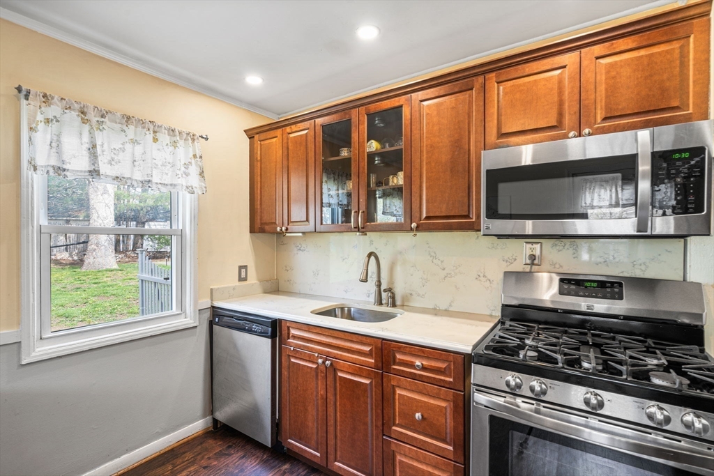 98 Rayburn Rd