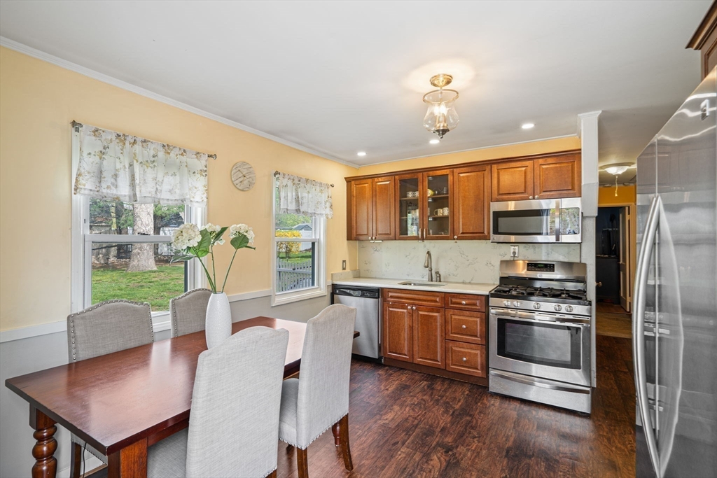 98 Rayburn Rd