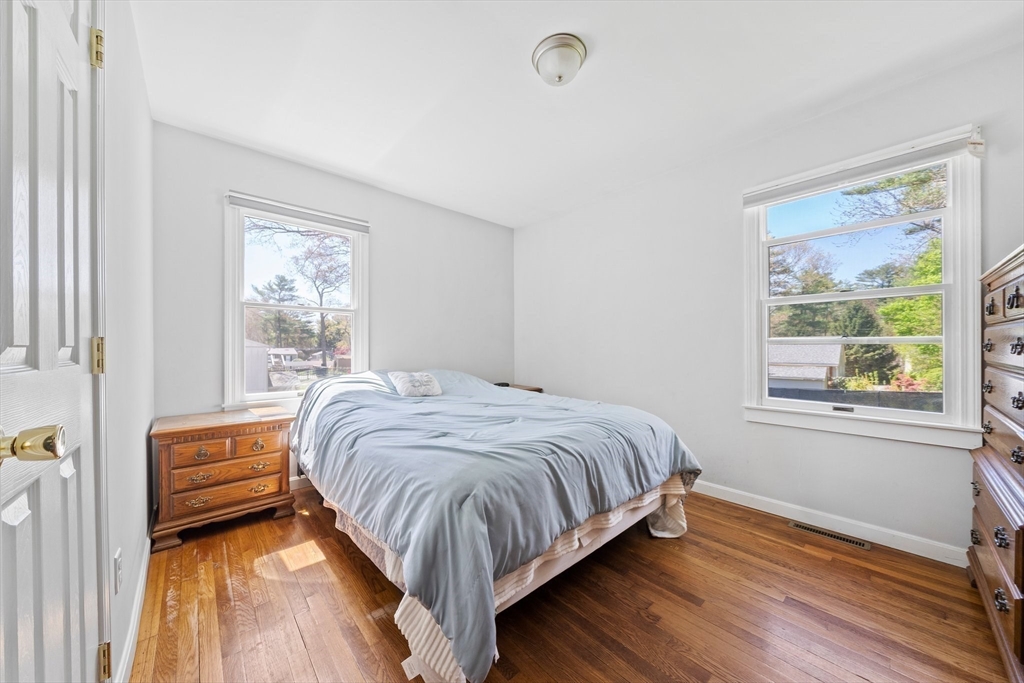 44 Pine Tree Ln
