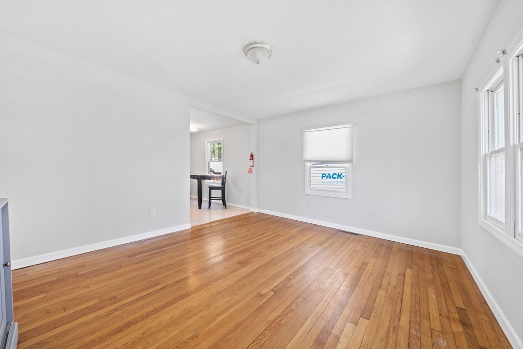 44 Pine Tree Ln