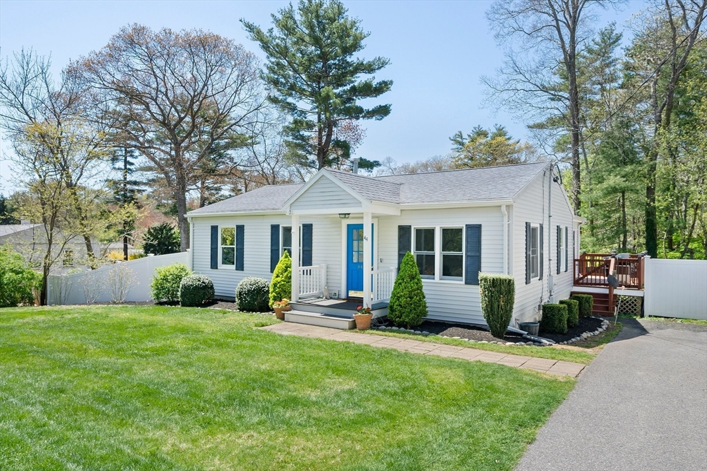 44 Pine Tree Ln