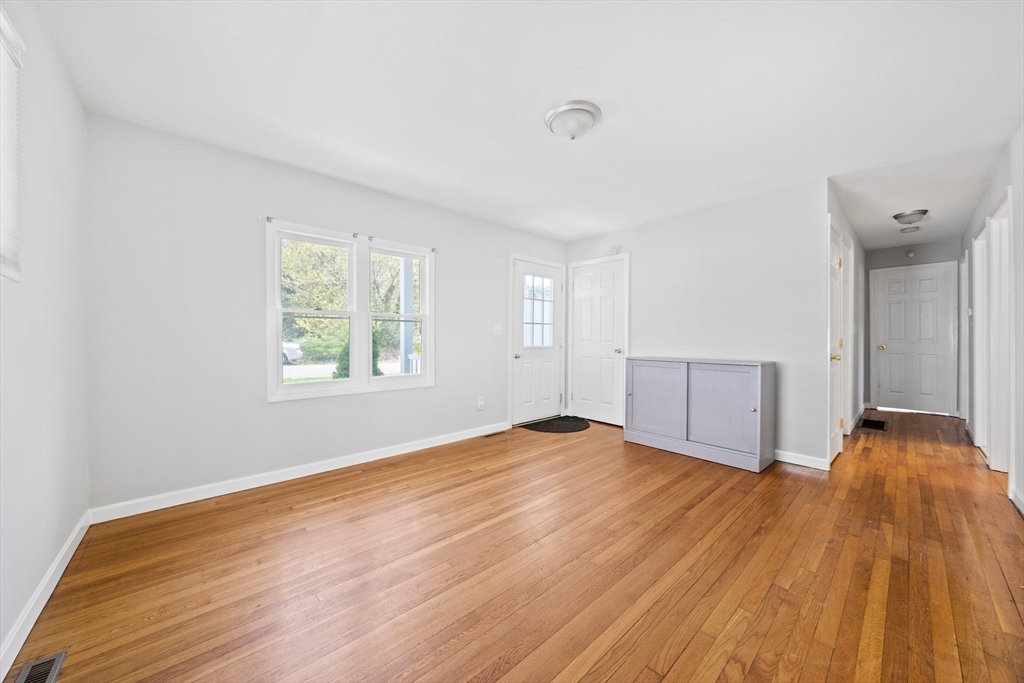 44 Pine Tree Ln