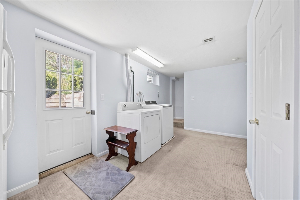 44 Pine Tree Ln