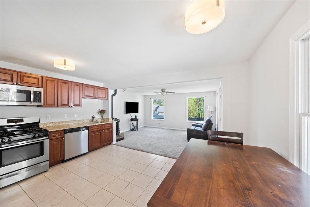 44 Pine Tree Ln